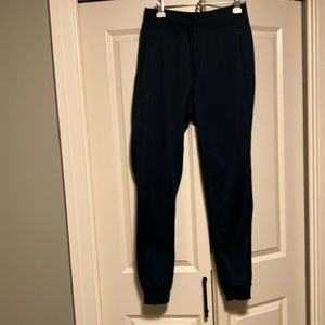 Men’s medium tall Under Armour jogger pants.